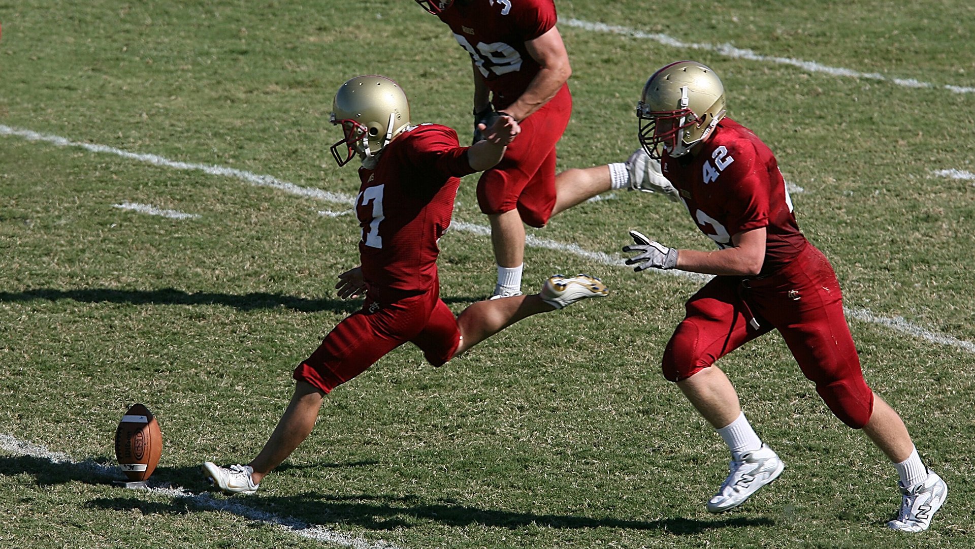 华沙主场胜球，险些保级形势一喜一愁，华沙足球