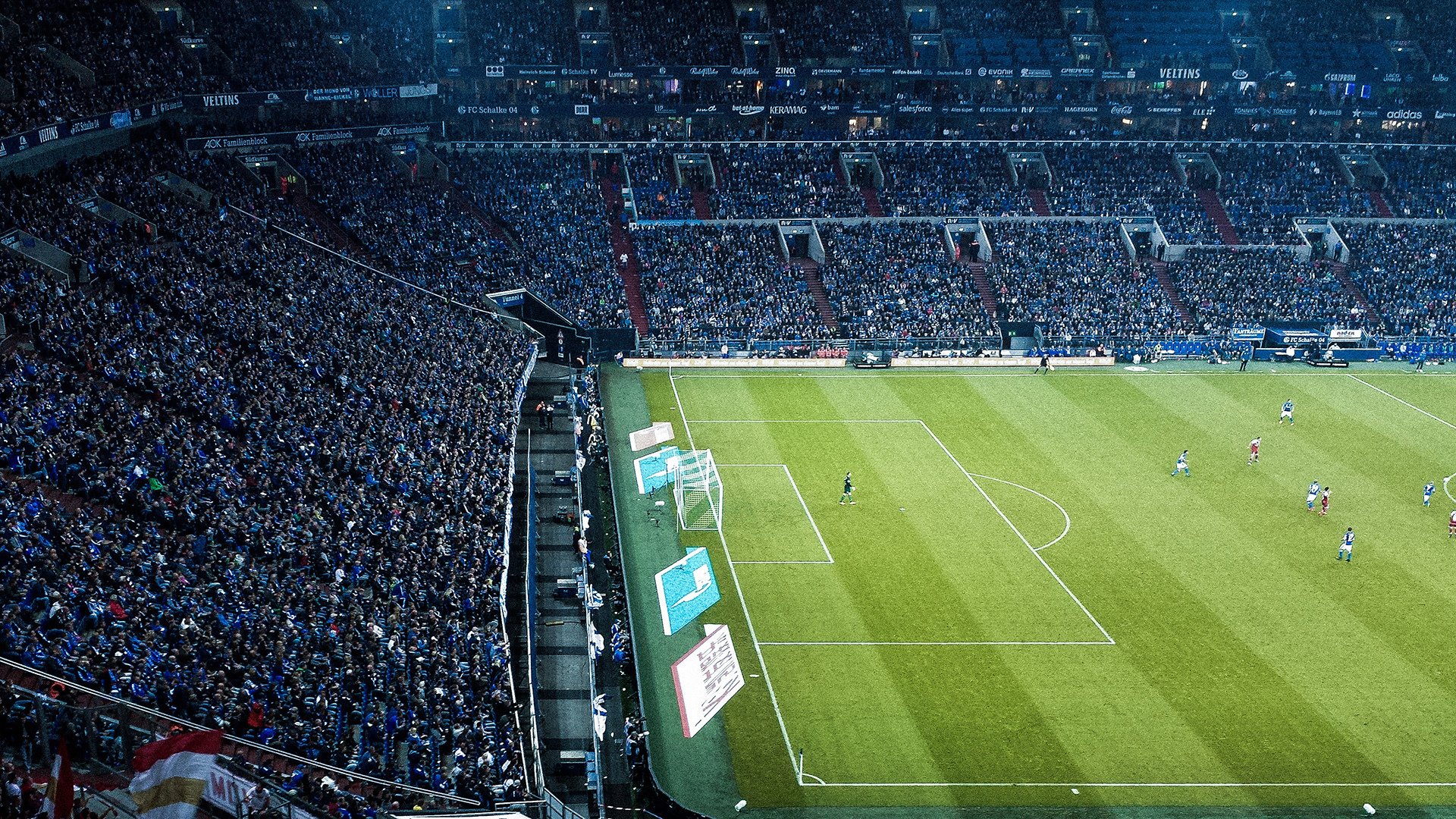 “超级杯激战正酣，广州队逆转夺冠”，超级杯比赛时间