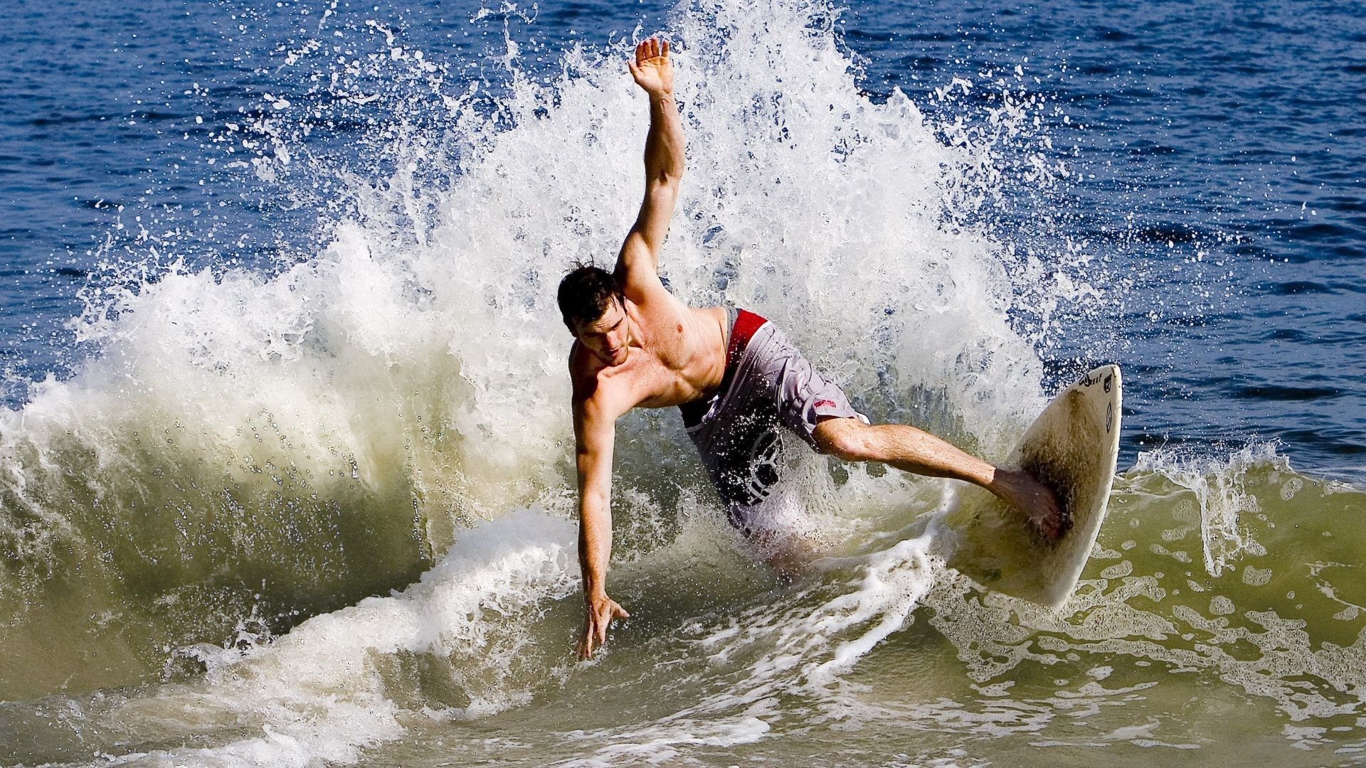 特色水池皮划艇趣味赛，水上运动新体验，皮划艇划水技巧