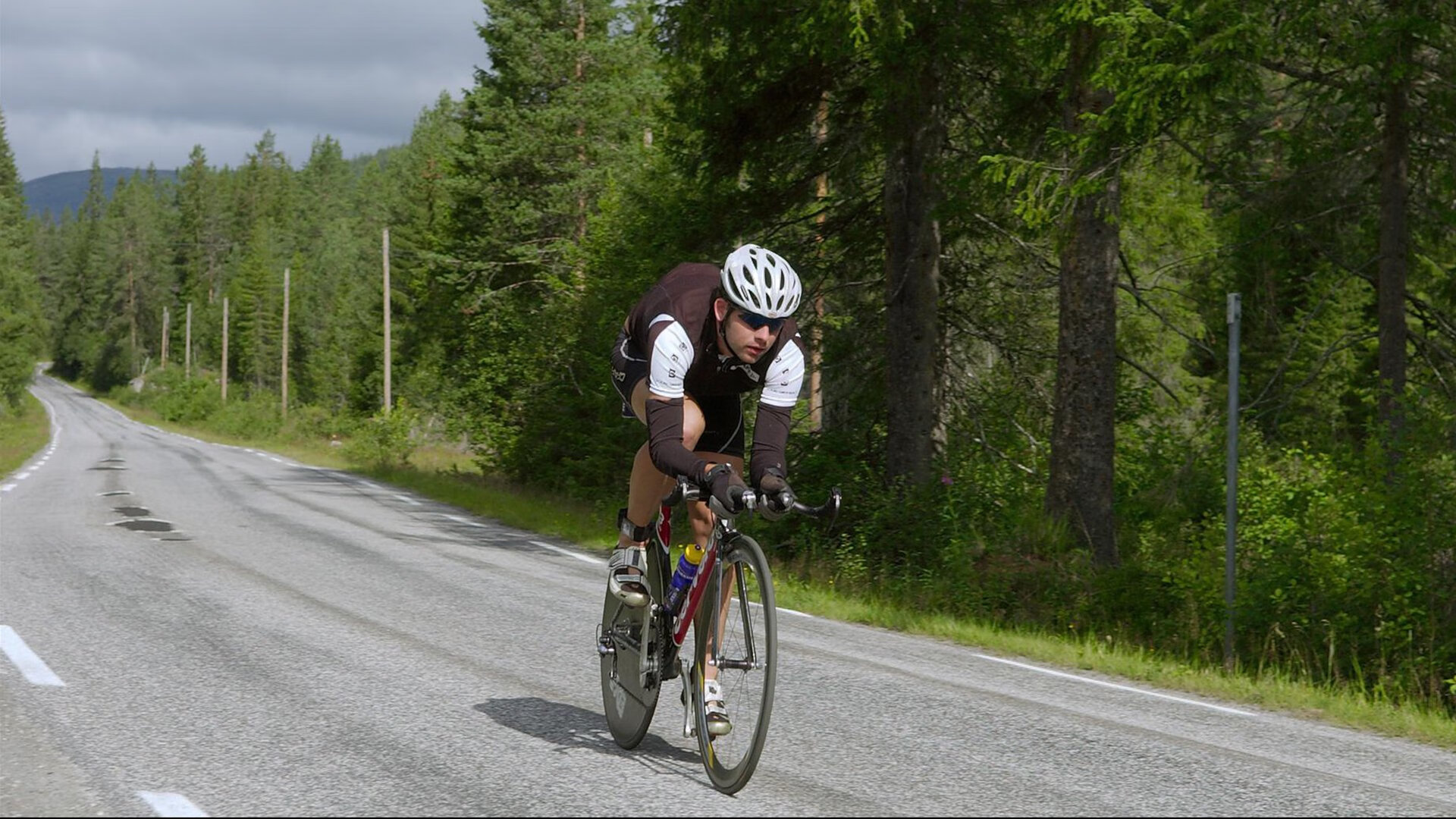 车手专访:比赛中的关键时刻,著名汽车赛事车手